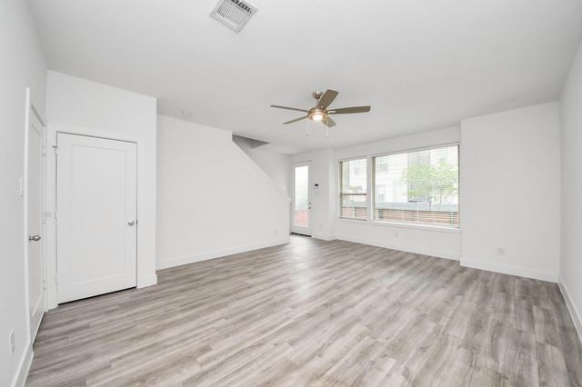 18527 Centro Row, Shenandoah, TX 77385