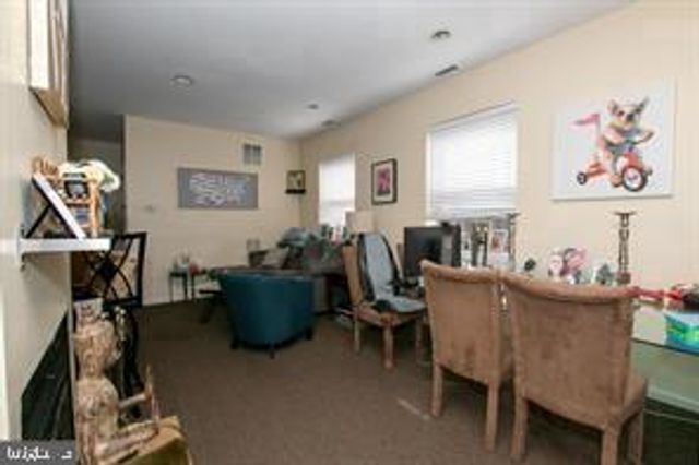 2047 GREEN ST, Philadelphia, PA 19130