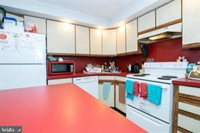 2047 GREEN ST, Philadelphia, PA 19130