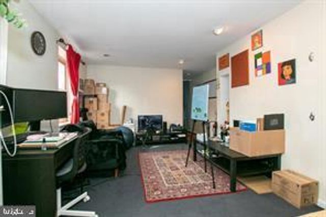 2047 GREEN ST, Philadelphia, PA 19130
