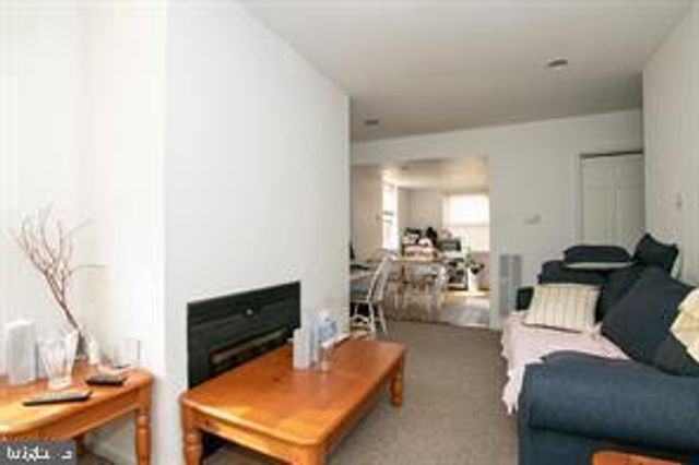 2047 GREEN ST, Philadelphia, PA 19130
