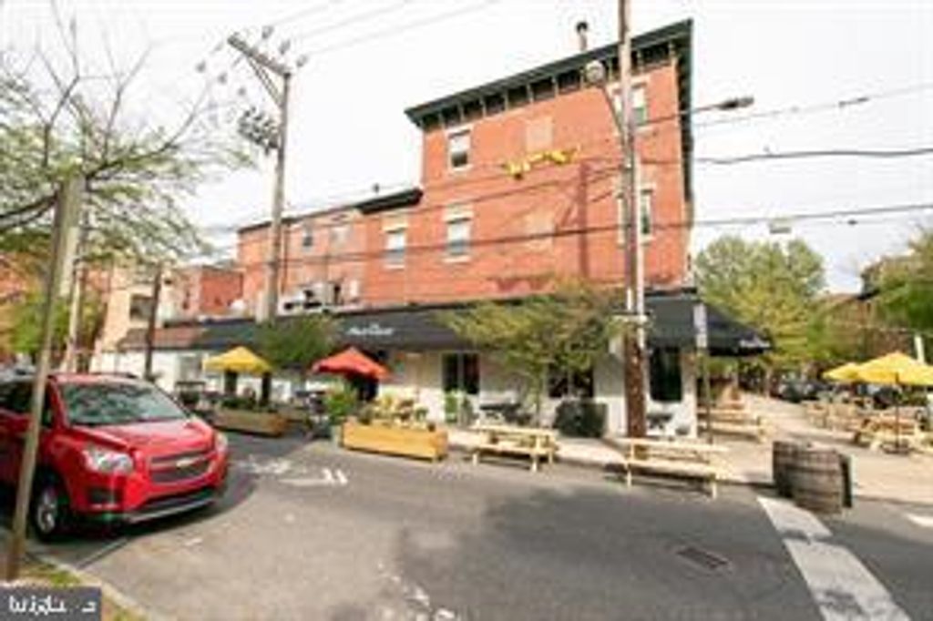 2047 GREEN ST, Philadelphia, PA 19130