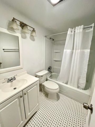 203 Easthampton I, West Palm Beach, FL 33417