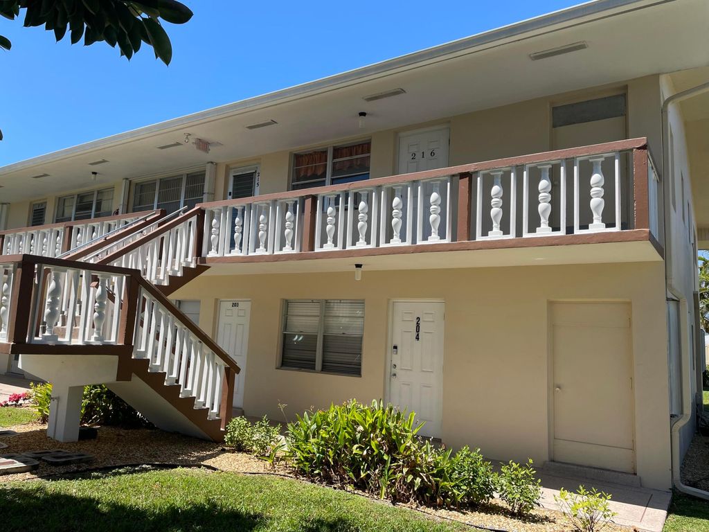 203 Easthampton I, West Palm Beach, FL 33417