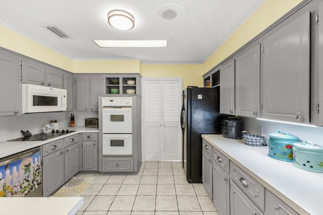 1302 W Sabine St., Carthage, TX 75633