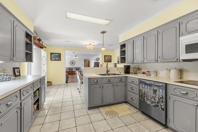 1302 W Sabine St., Carthage, TX 75633