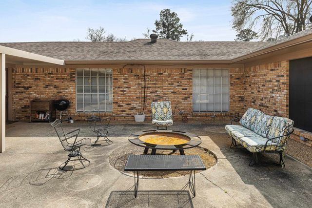 1302 W Sabine St., Carthage, TX 75633
