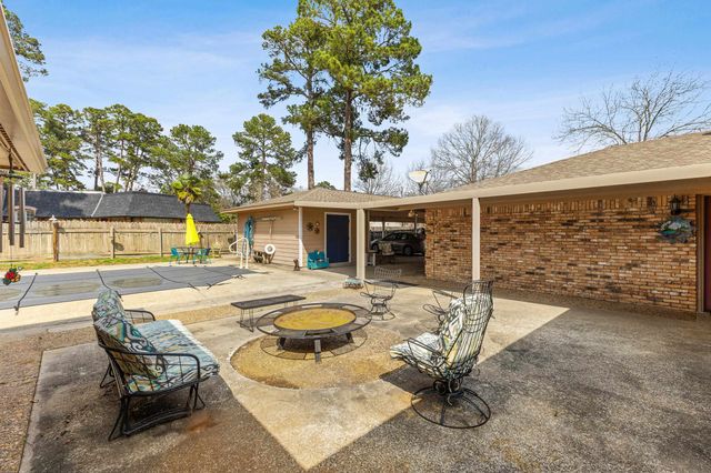 1302 W Sabine St., Carthage, TX 75633