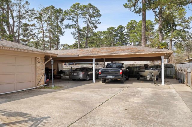 1302 W Sabine St., Carthage, TX 75633