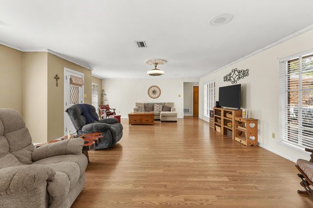 1302 W Sabine St., Carthage, TX 75633