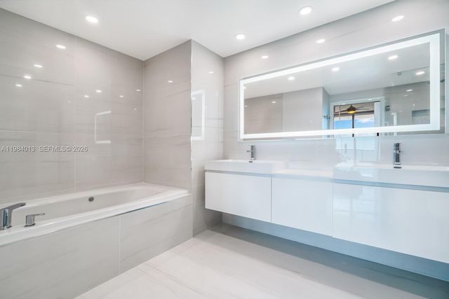 6799 Collins Ave 1404, Miami Beach, FL 33141