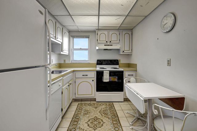 4511 S Ocean Boulevard 401, Highland Beach, FL 33487