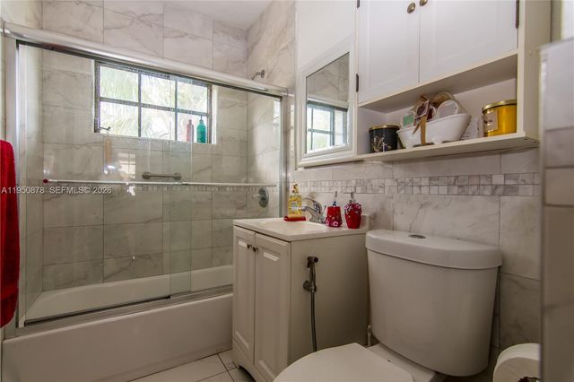 943 W 64th Pl, Hialeah, FL 33012