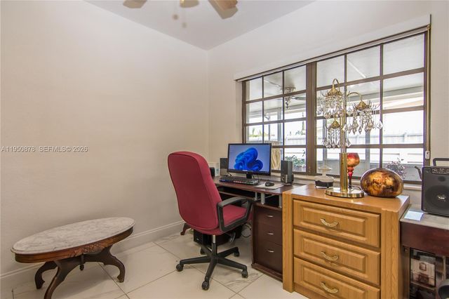 943 W 64th Pl, Hialeah, FL 33012