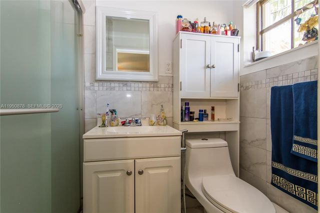 943 W 64th Pl, Hialeah, FL 33012