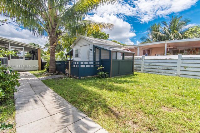 943 W 64th Pl, Hialeah, FL 33012