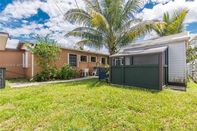 943 W 64th Pl, Hialeah, FL 33012
