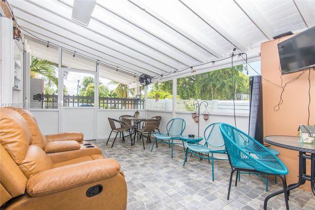 943 W 64th Pl, Hialeah, FL 33012