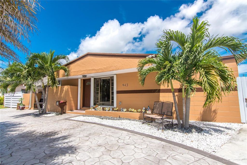 943 W 64th Pl, Hialeah, FL 33012
