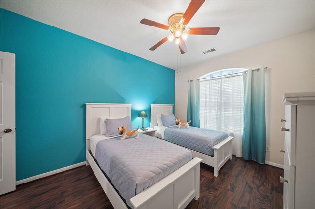 6 W Prairie Dawn Circle, The Woodlands, TX 77385
