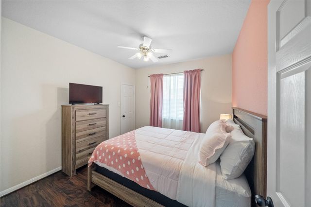 6 W Prairie Dawn Circle, The Woodlands, TX 77385