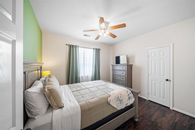 6 W Prairie Dawn Circle, The Woodlands, TX 77385