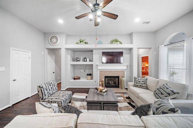 6 W Prairie Dawn Circle, The Woodlands, TX 77385