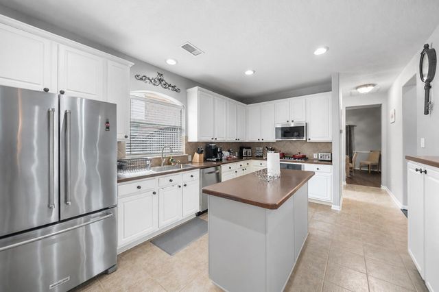 6 W Prairie Dawn Circle, The Woodlands, TX 77385
