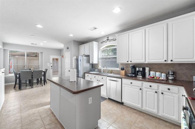 6 W Prairie Dawn Circle, The Woodlands, TX 77385