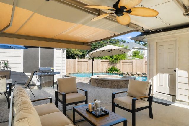 6 W Prairie Dawn Circle, The Woodlands, TX 77385