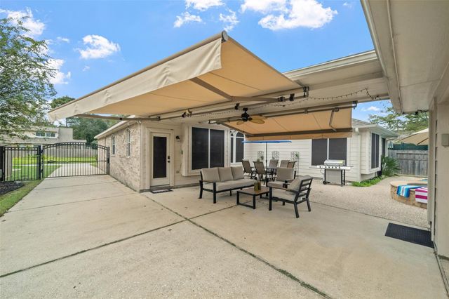 6 W Prairie Dawn Circle, The Woodlands, TX 77385