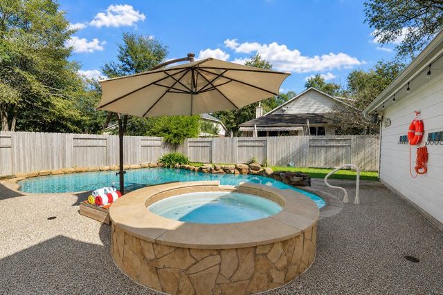 6 W Prairie Dawn Circle, The Woodlands, TX 77385