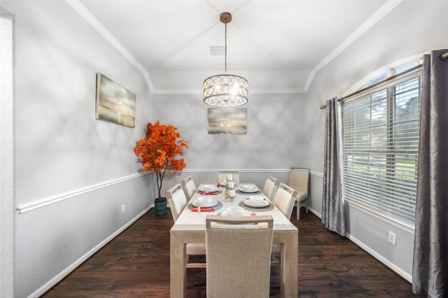 6 W Prairie Dawn Circle, The Woodlands, TX 77385