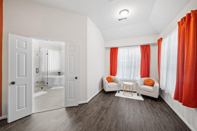 6 W Prairie Dawn Circle, The Woodlands, TX 77385