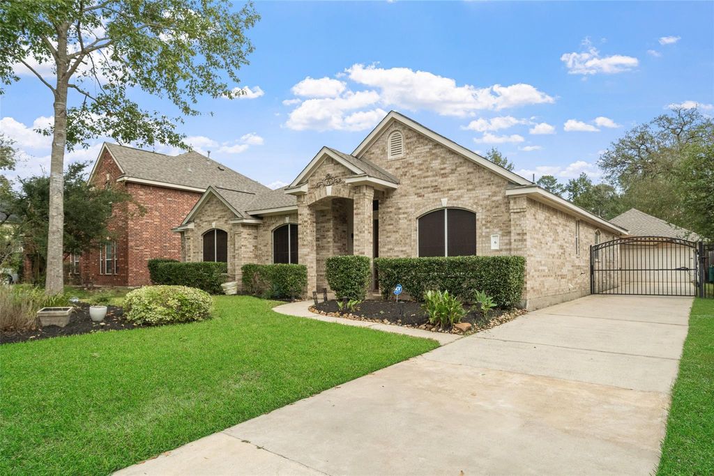 6 W Prairie Dawn Circle, The Woodlands, TX 77385