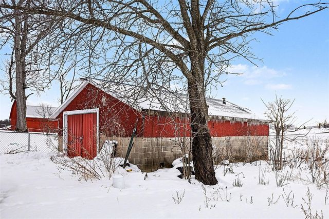 5947 E State Road, Hastings, MI 49058