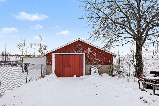 5947 E State Road, Hastings, MI 49058