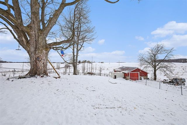 5947 E State Road, Hastings, MI 49058