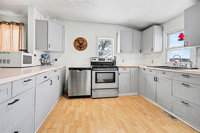 5947 E State Road, Hastings, MI 49058