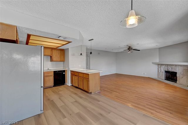 913 Falconhead Lane 201, Las Vegas, NV 89128