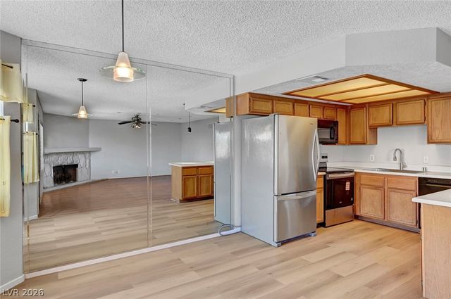 913 Falconhead Lane 201, Las Vegas, NV 89128