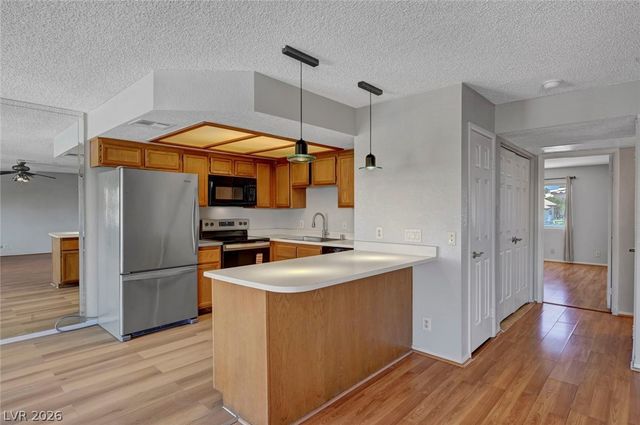 913 Falconhead Lane 201, Las Vegas, NV 89128