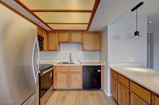 913 Falconhead Lane 201, Las Vegas, NV 89128