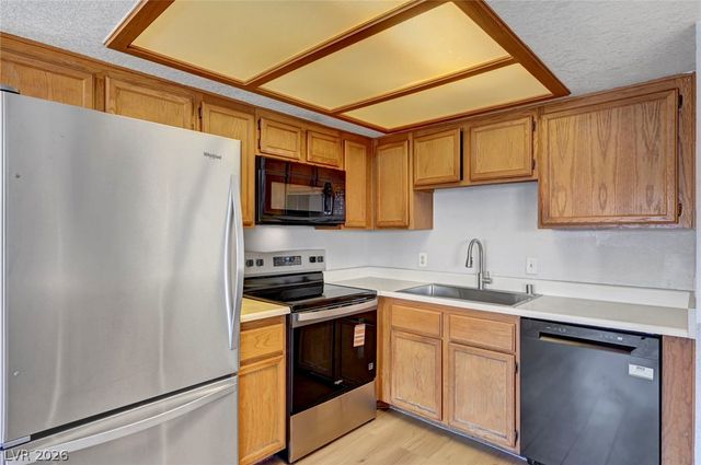 913 Falconhead Lane 201, Las Vegas, NV 89128