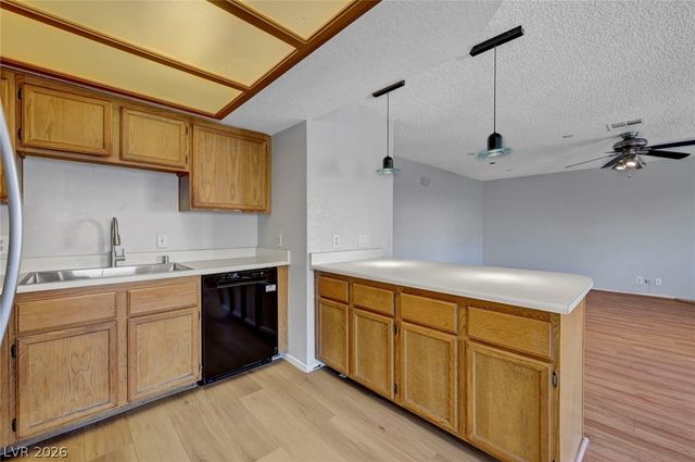 913 Falconhead Lane 201, Las Vegas, NV 89128