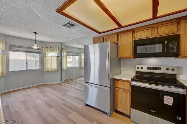 913 Falconhead Lane 201, Las Vegas, NV 89128