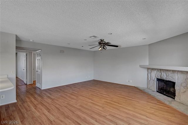 913 Falconhead Lane 201, Las Vegas, NV 89128