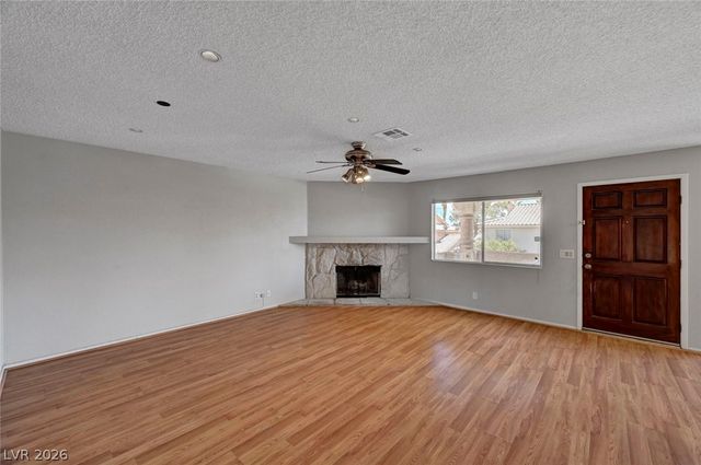 913 Falconhead Lane 201, Las Vegas, NV 89128