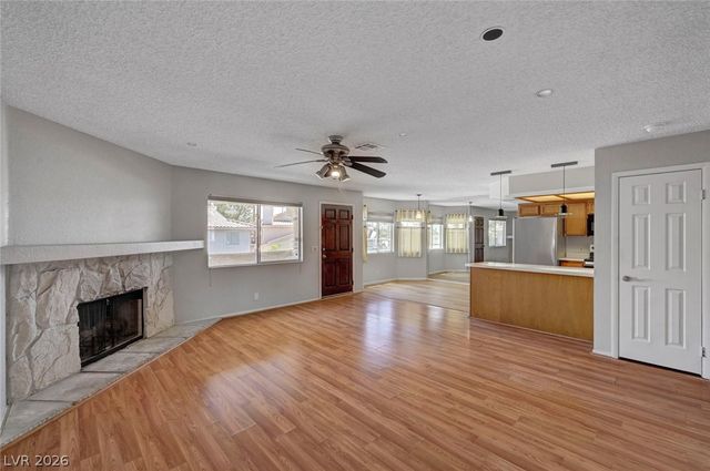 913 Falconhead Lane 201, Las Vegas, NV 89128