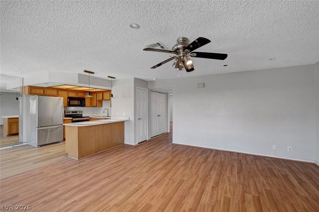 913 Falconhead Lane 201, Las Vegas, NV 89128